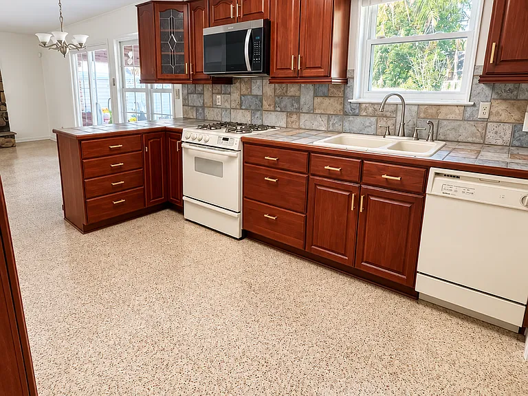 1423 Taft Park — Photo 6