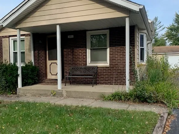 3882 Cambridge Dr, Park City, IL 60085