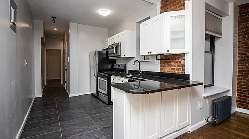 1186 Putnam Ave #1A Photo 1