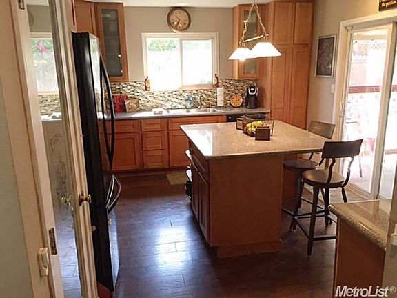 5th image of 970 Carmel Ave