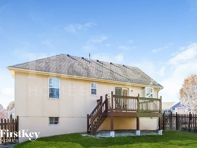 1601 NE Auburn Dr — Photo 14