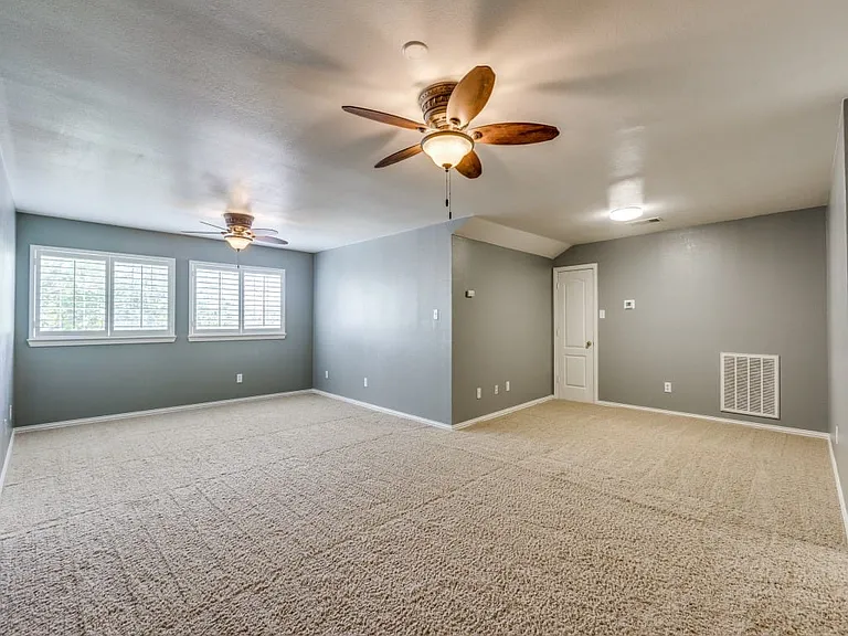 4684 Old Pond Dr — Photo 12