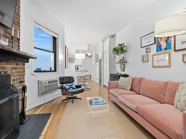 252 West 20th Street 3B image 3 of 7
