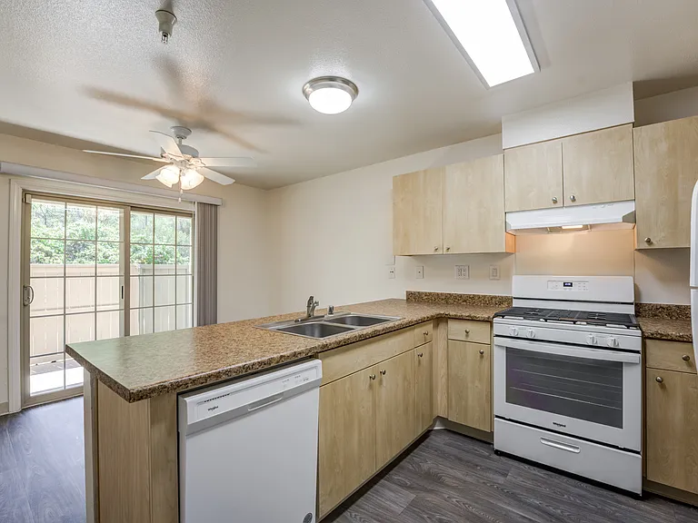 Eucalyptus Ridge - Military Housing — Photo 12