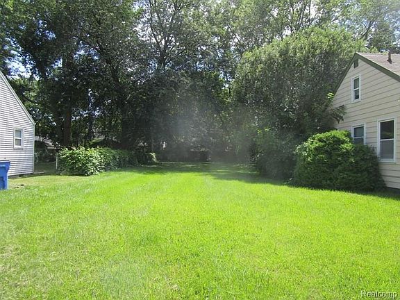 3rd image of 24727 Hopkins St