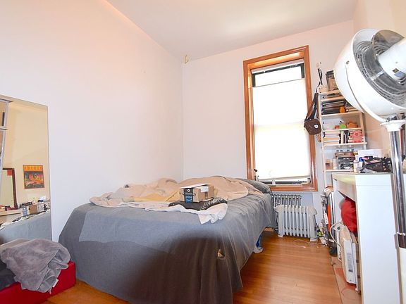 4th image of 73 Meserole Ave APT 2L