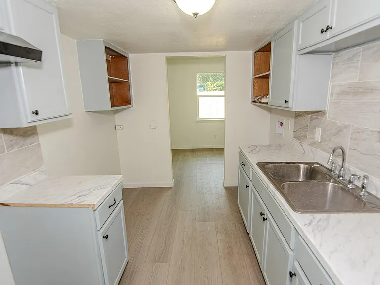 7867 Hamlet St — Photo 4