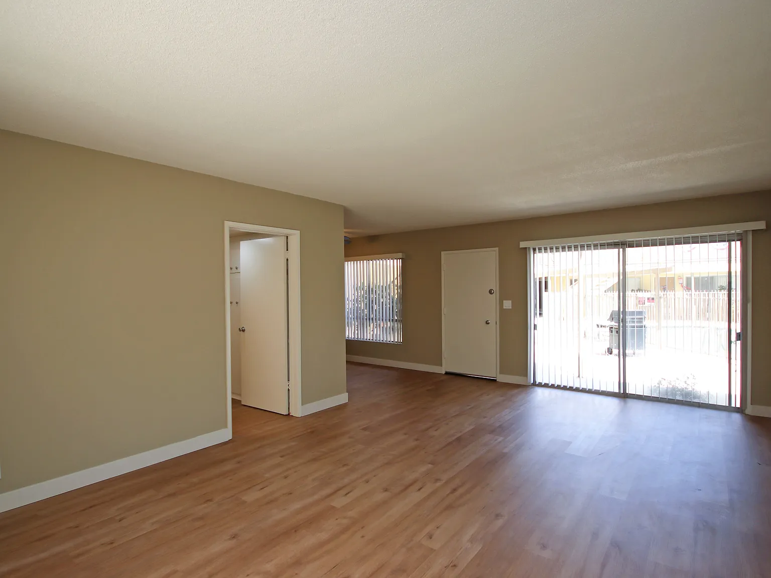 1 bed, 800 sqft, $1,995 — Photo 3