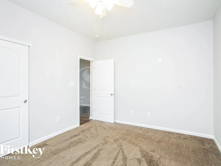6612 Laurelwood Dr — Photo 10
