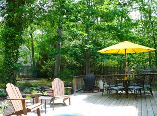 64 Widener Ln, Southampton, NY 11968