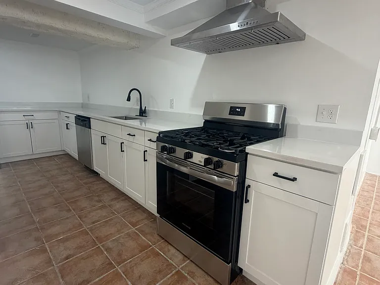 8 Saint Margaret St #B — Photo 8