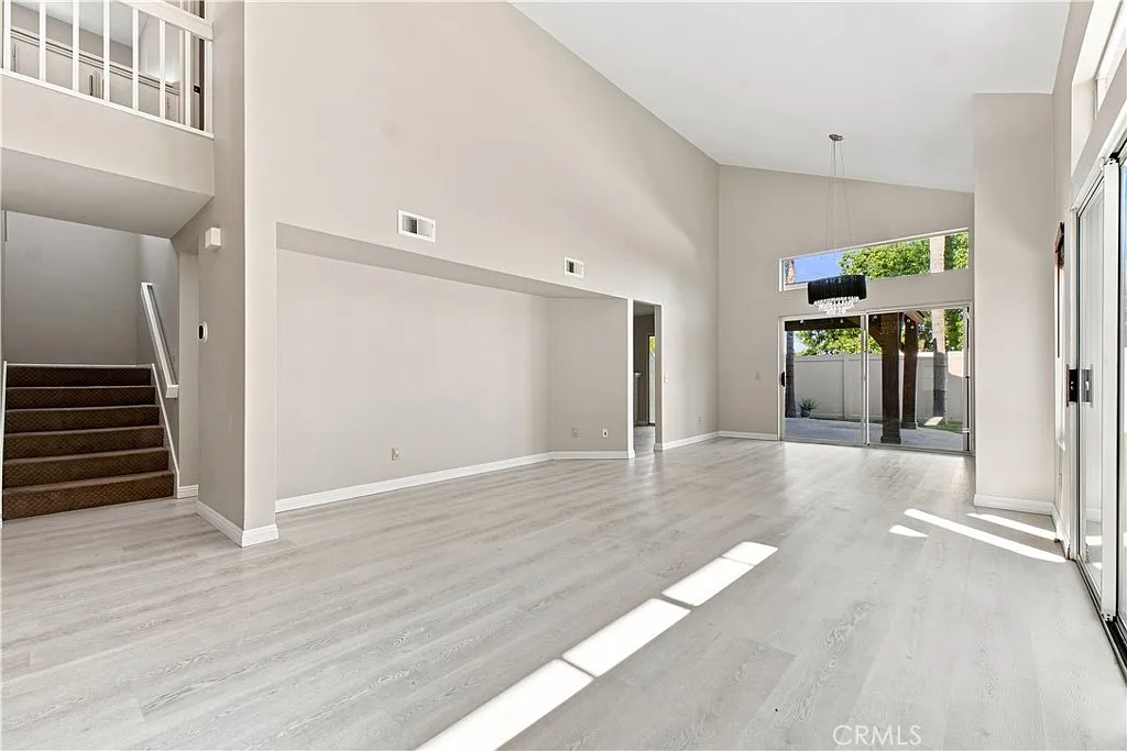 3 bed, 2.5 bath, 1722 sqft, $3,700 — Photo 2