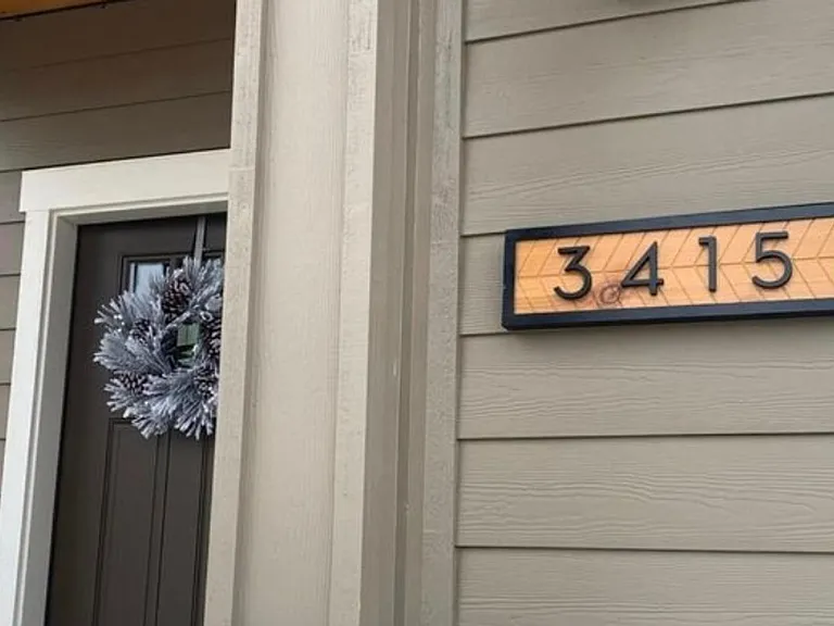 3415 NE Marys Grace Ln — Photo 2