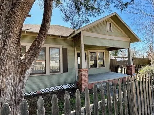 211 E Phillips St, Conroe, TX 77301
