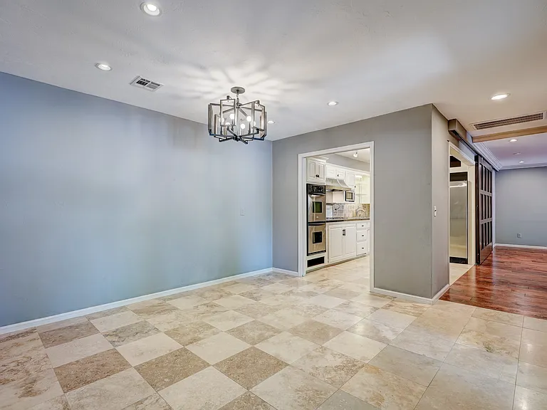6325 Glenbrook Ct — Photo 11