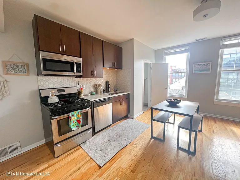 1514 N. Honore St./1500 N. Elk Grove — Photo 4