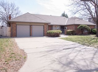 236 N Live Oak Ln, Wichita, KS 67206