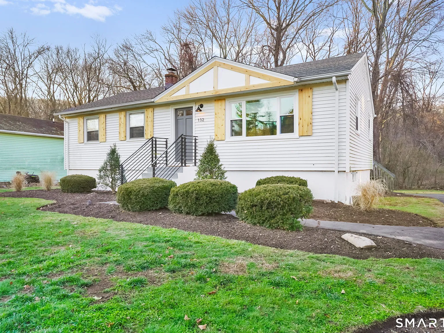 3 bed, 2.0 bath, 1008 sqft, $4,650 — Photo 4
