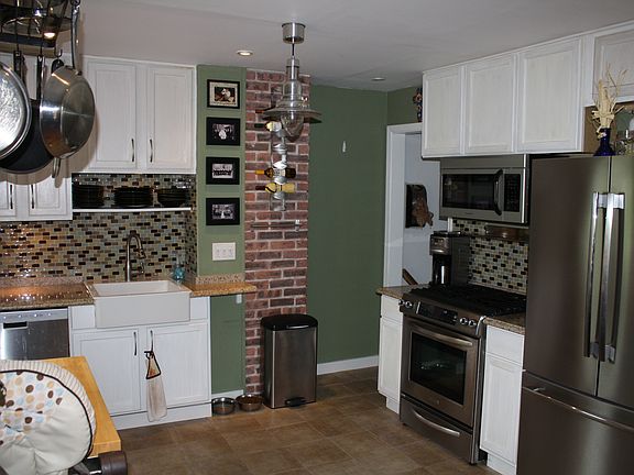 Renovated kitchen, Granite tops, stainless steel, gas range,