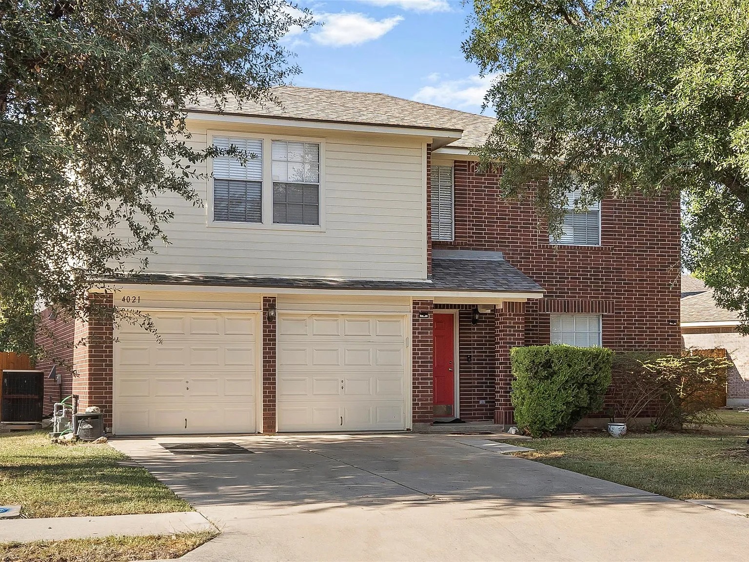 3 bed, 2.5 bath, 2394 sqft, $2,195 — Photo 3