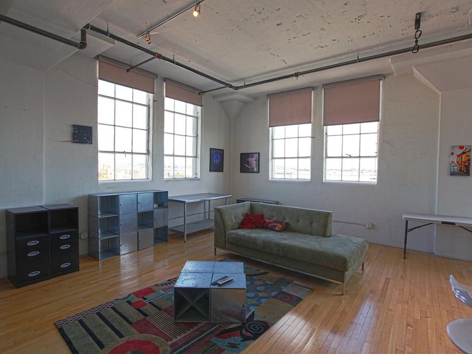 Top floor corner unit with mountain views