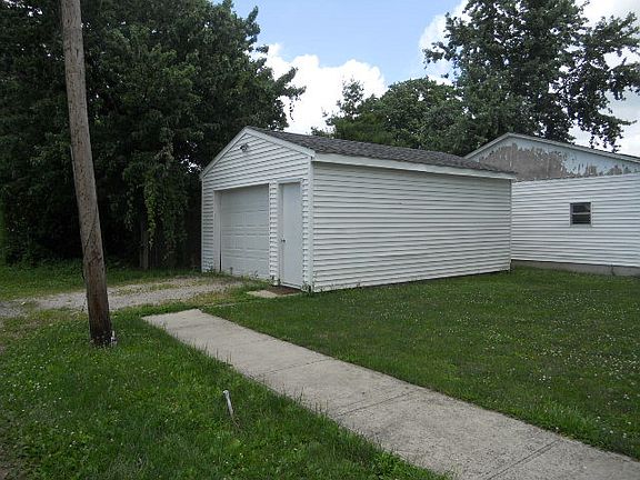 4th image of 902 Wilson Ave