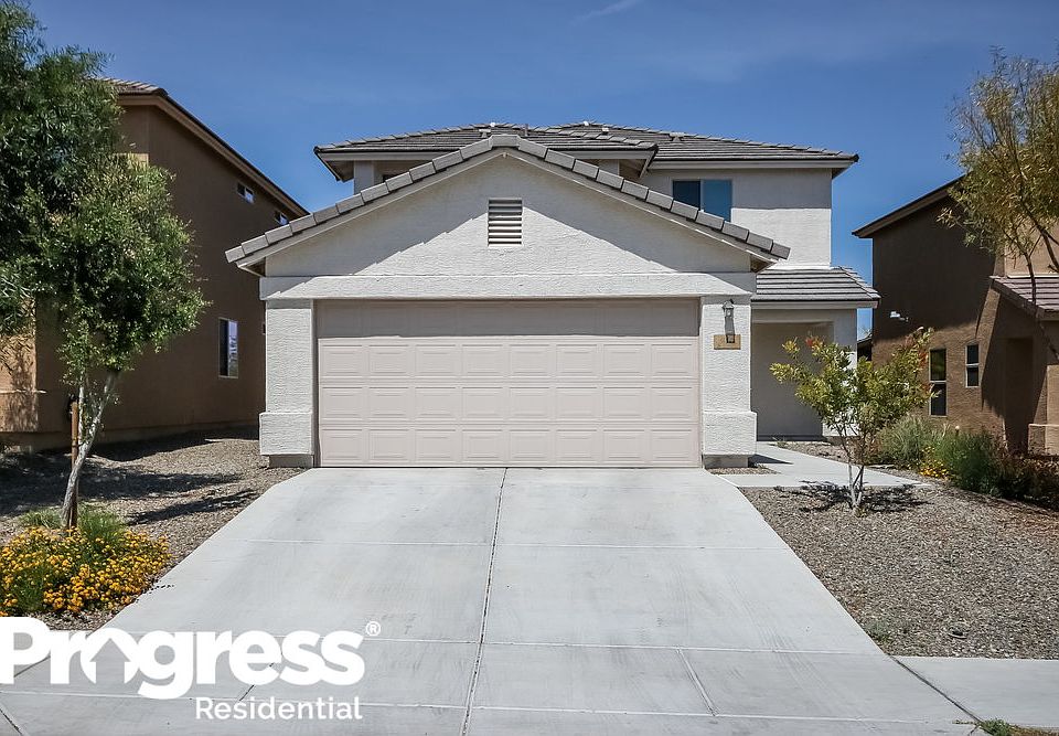 1st image of 916 W Calle Arroyo Norte