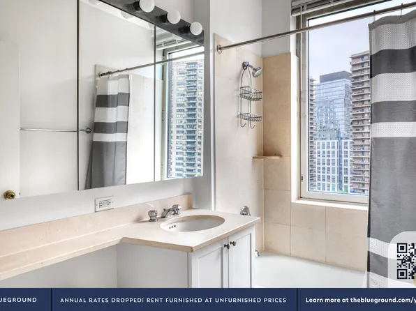 180 Riverside Boulevard image 13 of 31