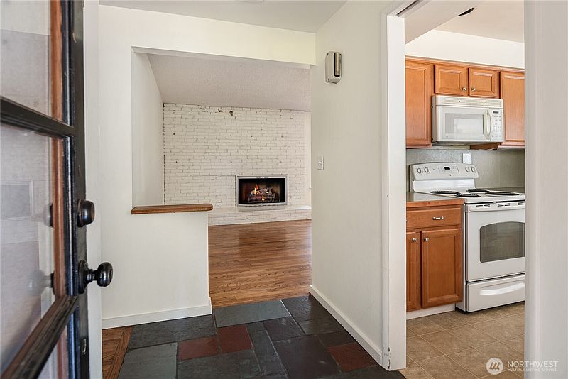 3rd image of 10466 SE 19th Street