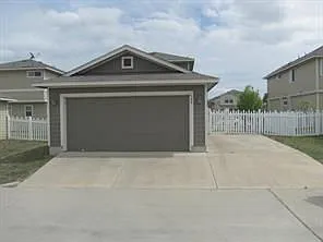 504 Rolling Oak Dr — Photo 2