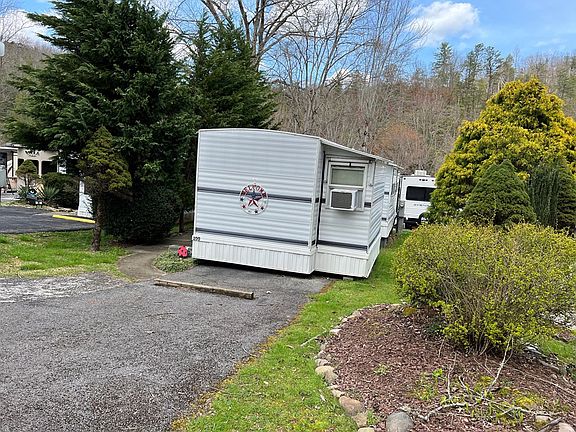 4th image of 4229 E Pkwy #100