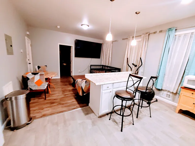 43 Schley St #1R — Photo 1