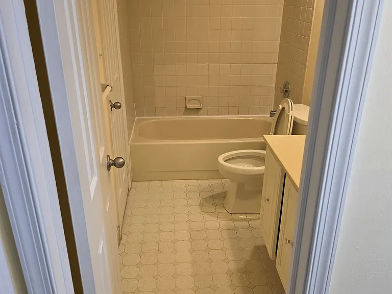 207 Woodbridge Commons Way #207 — Photo 4
