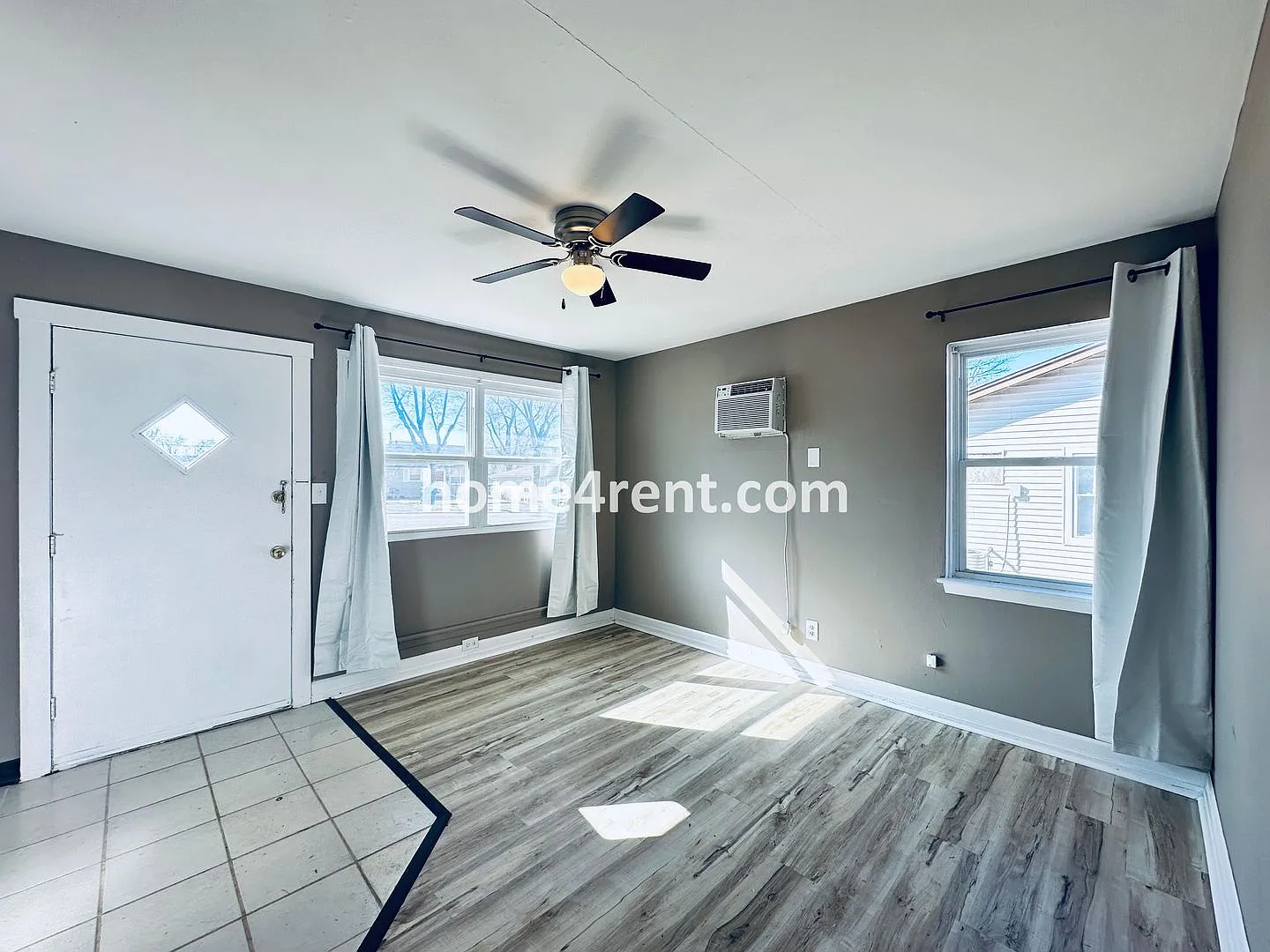 Two Bedroom Ranch Style Duplex Home in Grandview - Featuring Plenty of Natural Light, Fenced Yard... — Photo 4