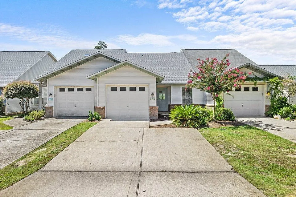 3 bed, 1323 sqft, $2,500 — Photo 1