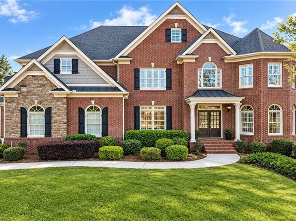 115 Amberly Pl, Roswell, GA 30075