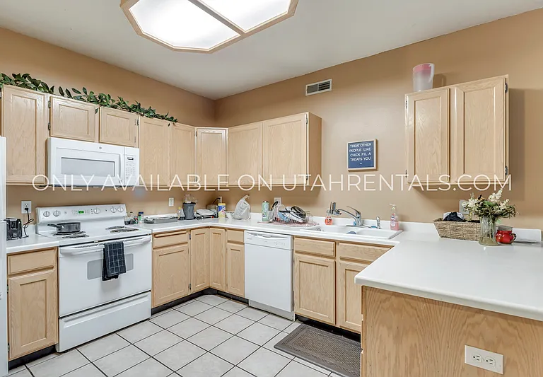 455 Belmont Pl #164-2 — Photo 3