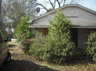 38 Leggett St, Lumberton, NC 28358
