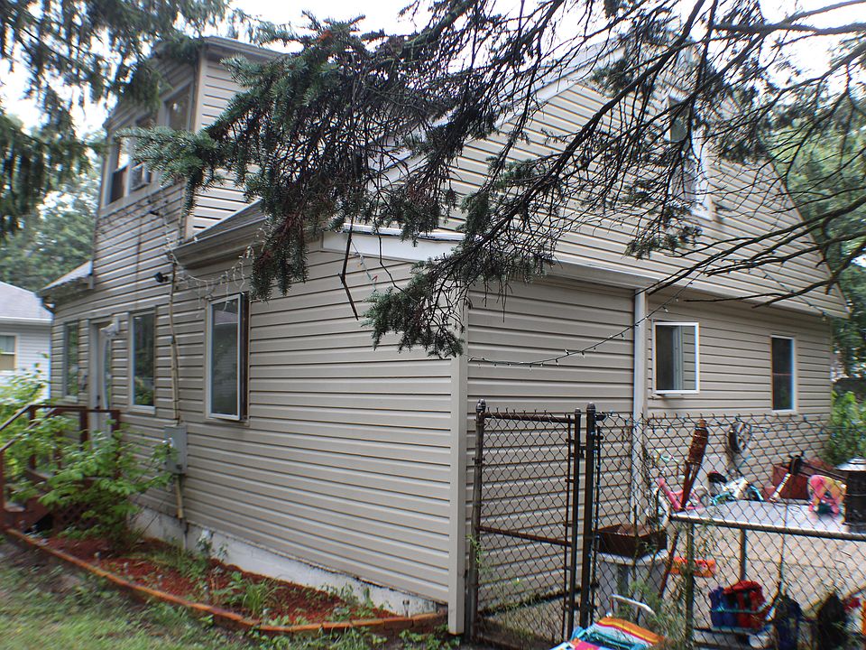 1st image of 1 Pineaire Ave