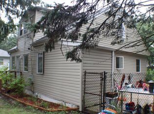 1 Pineaire Ave, Farmingville, NY 11738