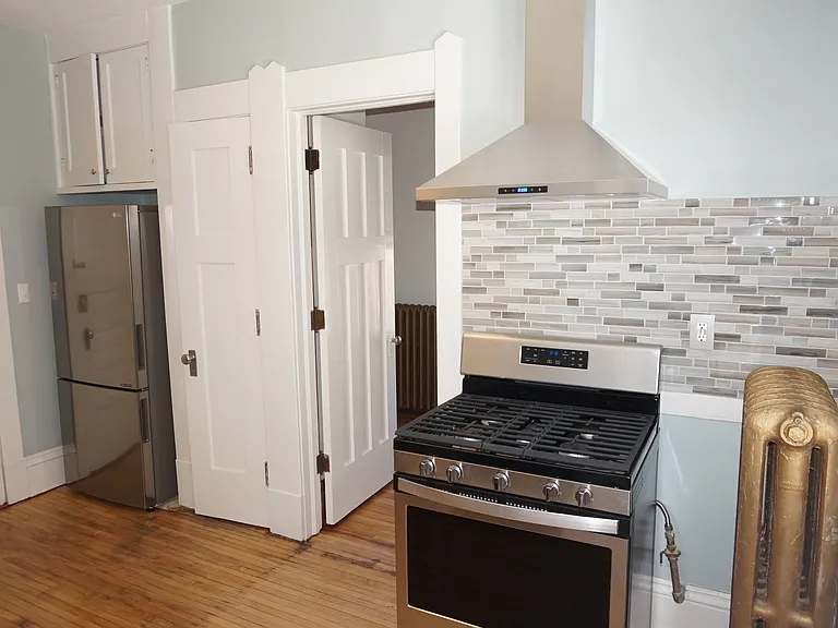 833 Grand Apartments — Photo 21