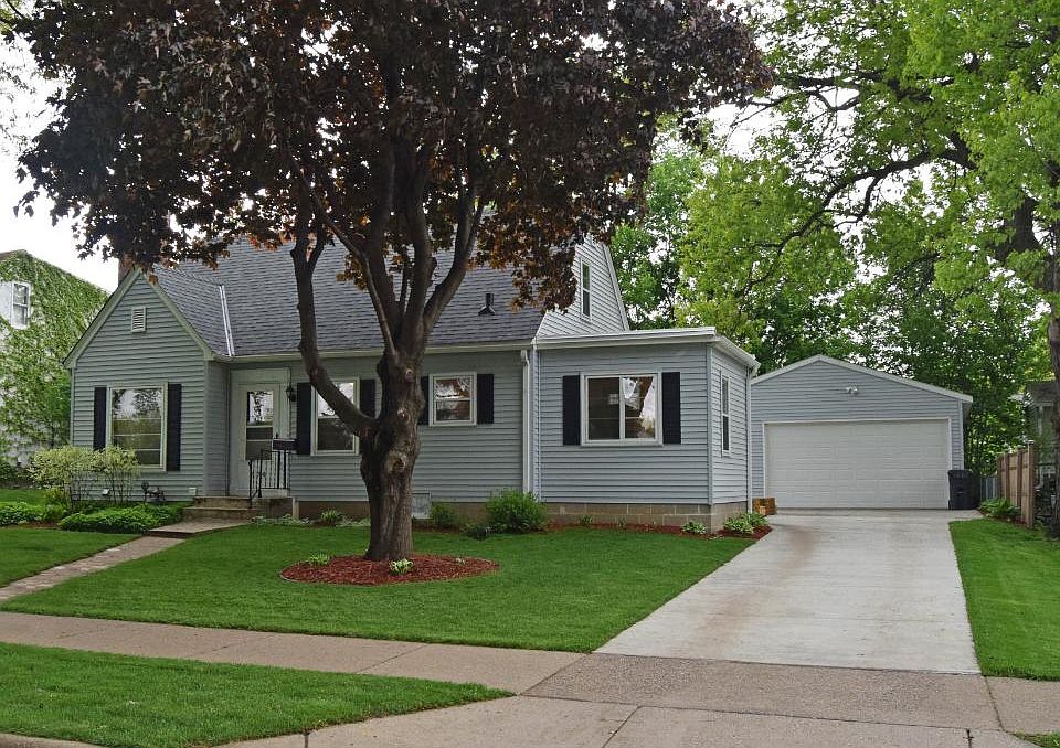 1st image of 674 Hoyt Ave E