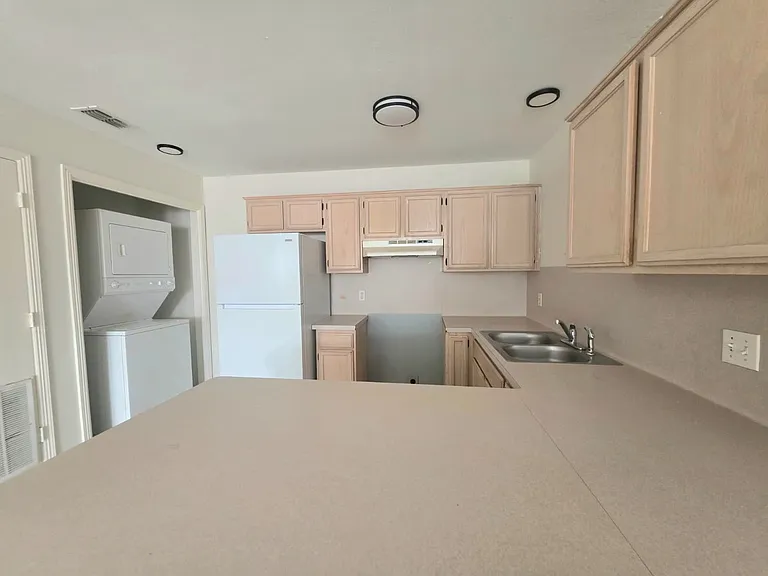 1804 Oasis Ave — Photo 4
