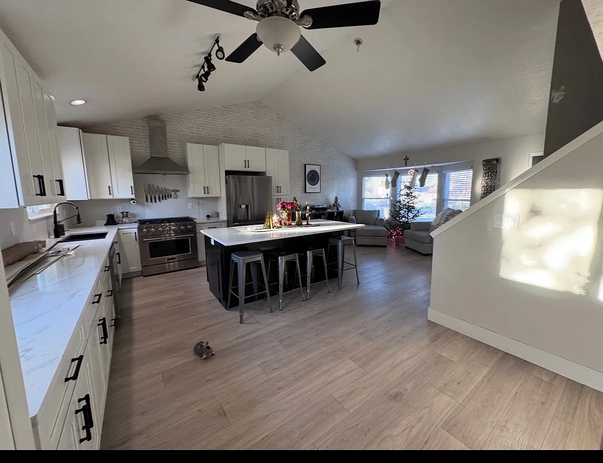5 bed, 1948 sqft, $3,000 — Photo 4