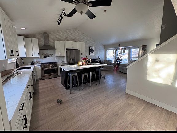 4th image of 673 S Pheasant View Dr