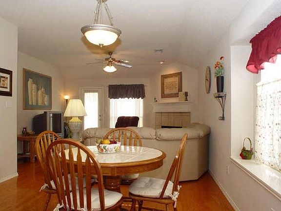 4th image of 501 Horse Shoe Dr