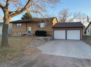 821 E 9th St, Dell Rapids, SD 57022