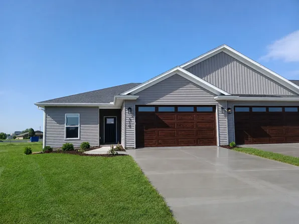 319 E Donahue St, Eldridge, IA 52748