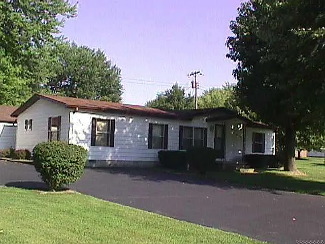 55 E Davis St photo 1