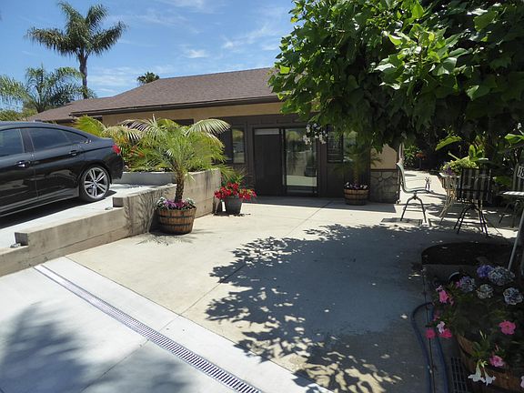 lots of windows great breeze in the summer time